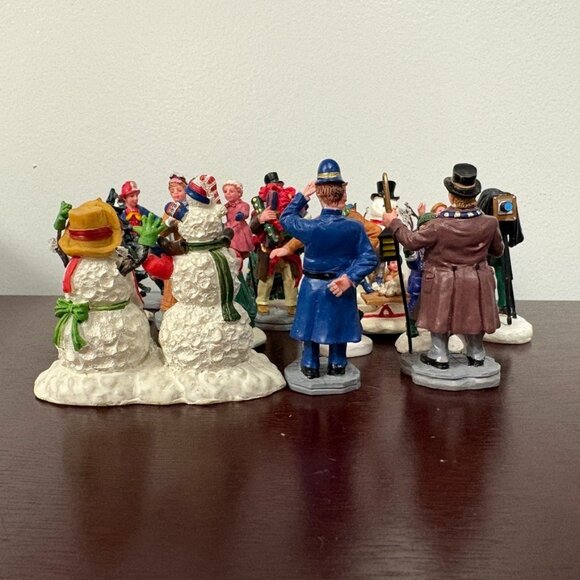 Lot Of Lemax Christmas Village Figures Accessories Good Condition (as is) - Picture 4 of 13